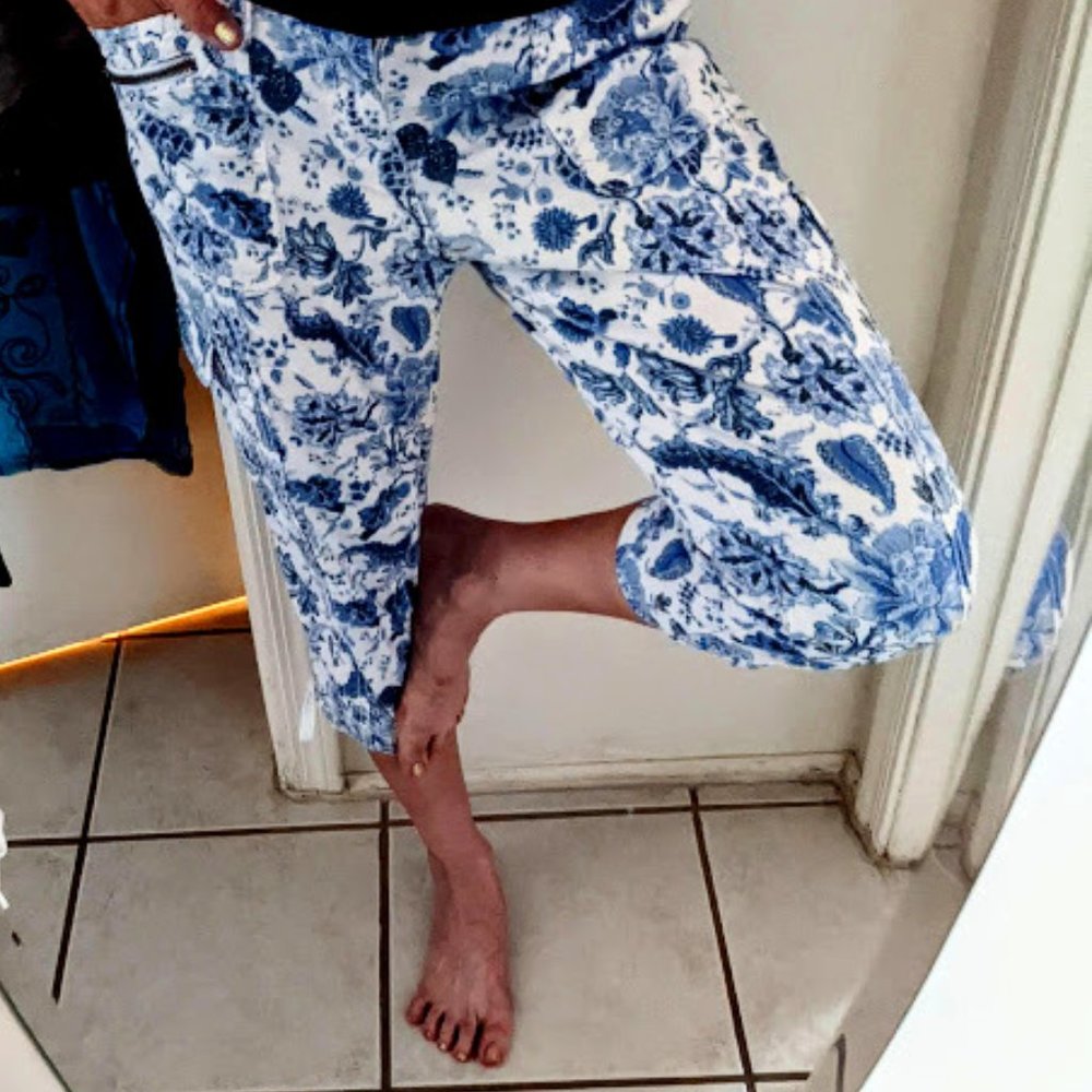 Faded Glory Blue Flowered Cargo Capri 8